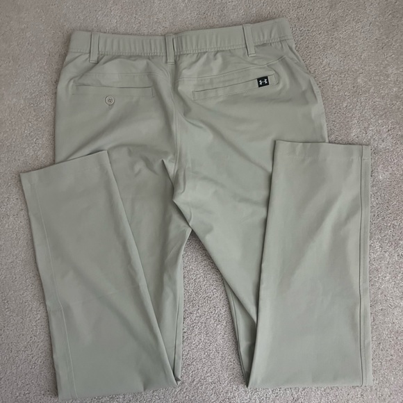 UNDER ARMOUR Men’s Golf khakis Straight Pants Size 32/34 - Picture 1 of 5
